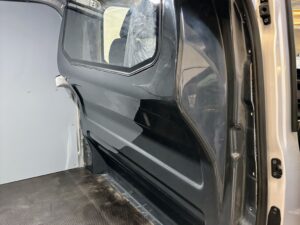 Mukavuusväliseinä Transit Custom 23-