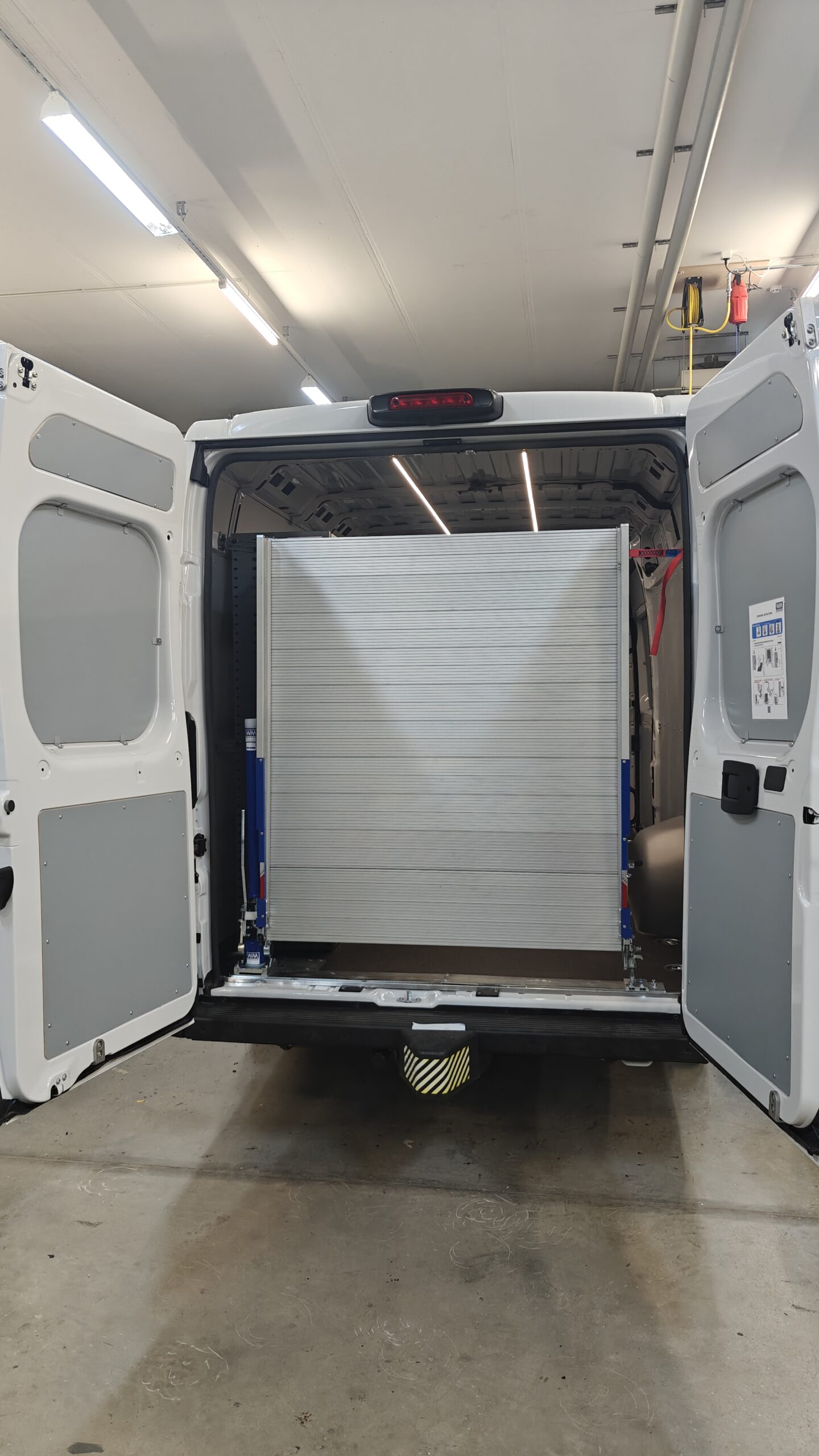 Lastausramppi pakettiautoon WM Light Plus kantavuus 400-600kg - Image 2