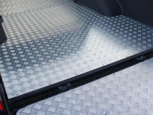 RealTruck Alu Liner lavasuoja