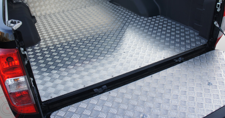 RealTruck Alu Liner lavasuoja