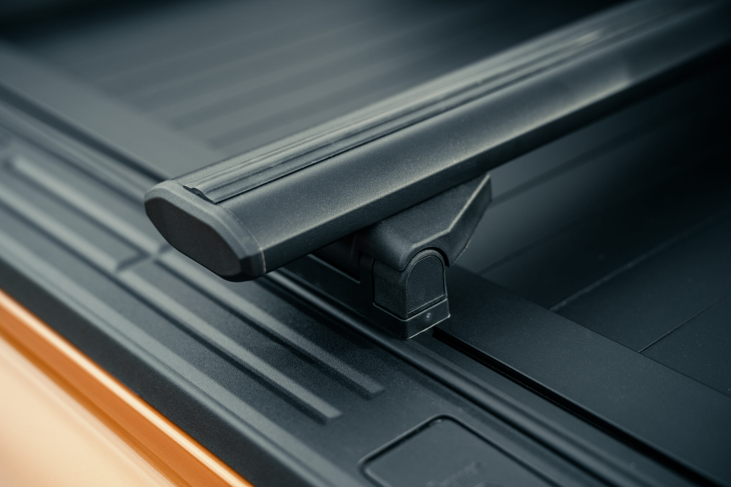 RealTruck poikkitankosarja EVOm ja ERC rullakanteen