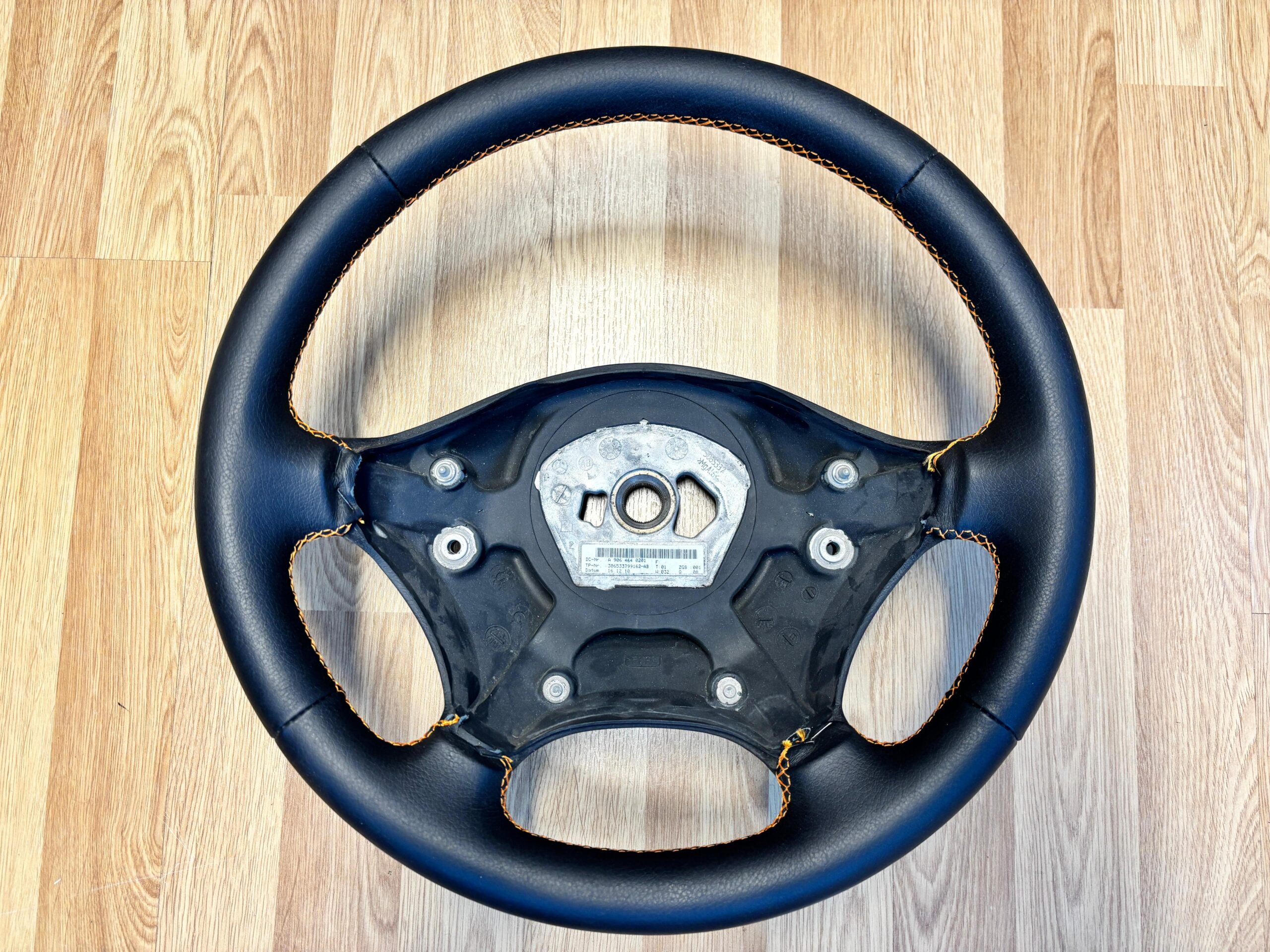 Verhoiltu ohjauspyörä/nahkaratti MB Sprinter W906 - Image 7
