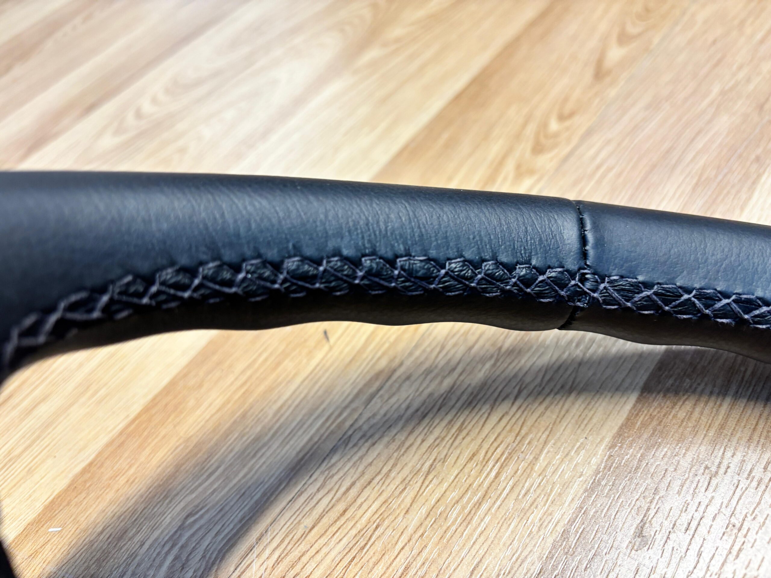 Verhoiltu ohjauspyörä/nahkaratti MB Sprinter W906 - Image 2