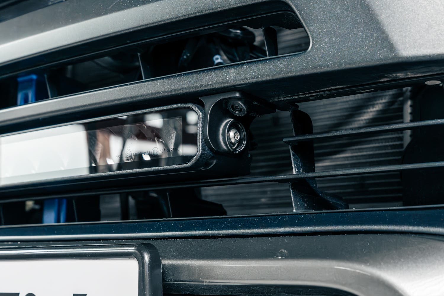 Toyota Hilux Invicible maskisarja Lumen Helios - Image 2