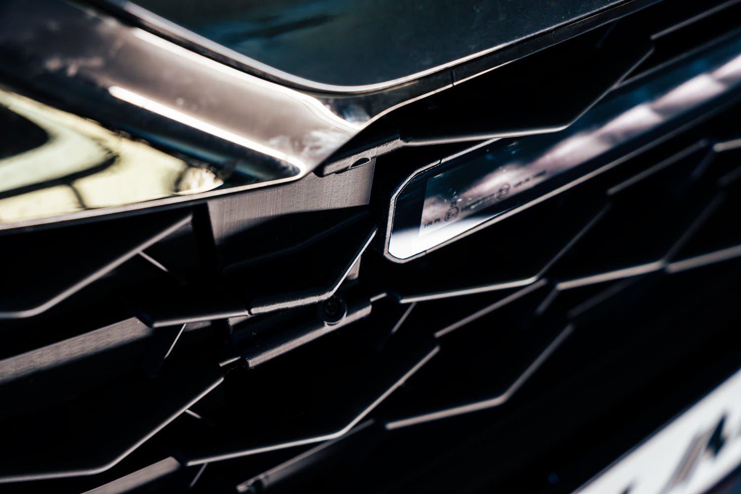 Isuzu D-Max 23- maskisarja Lumen Helios - Image 4