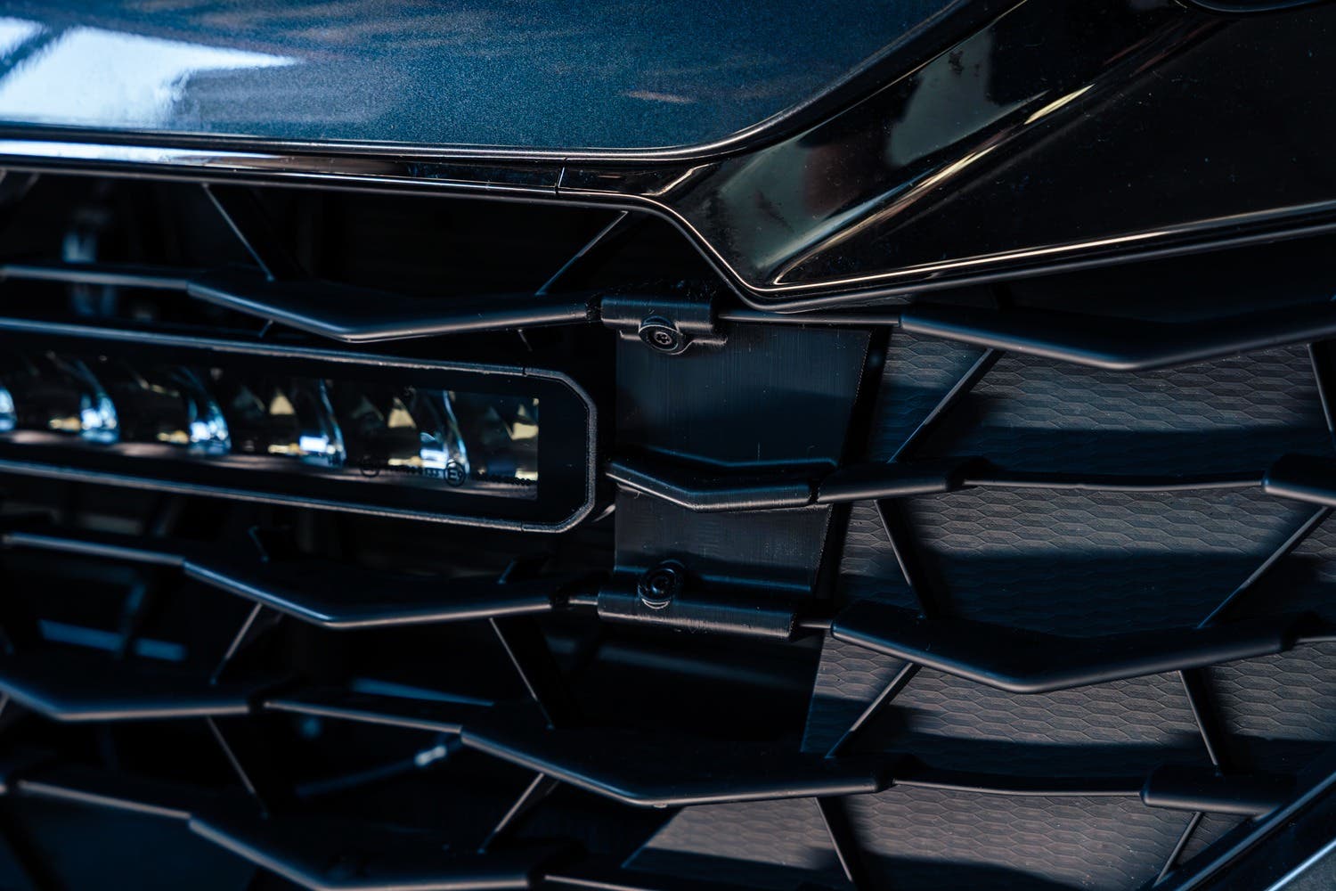 Isuzu D-Max 23- maskisarja Lumen Helios - Image 3