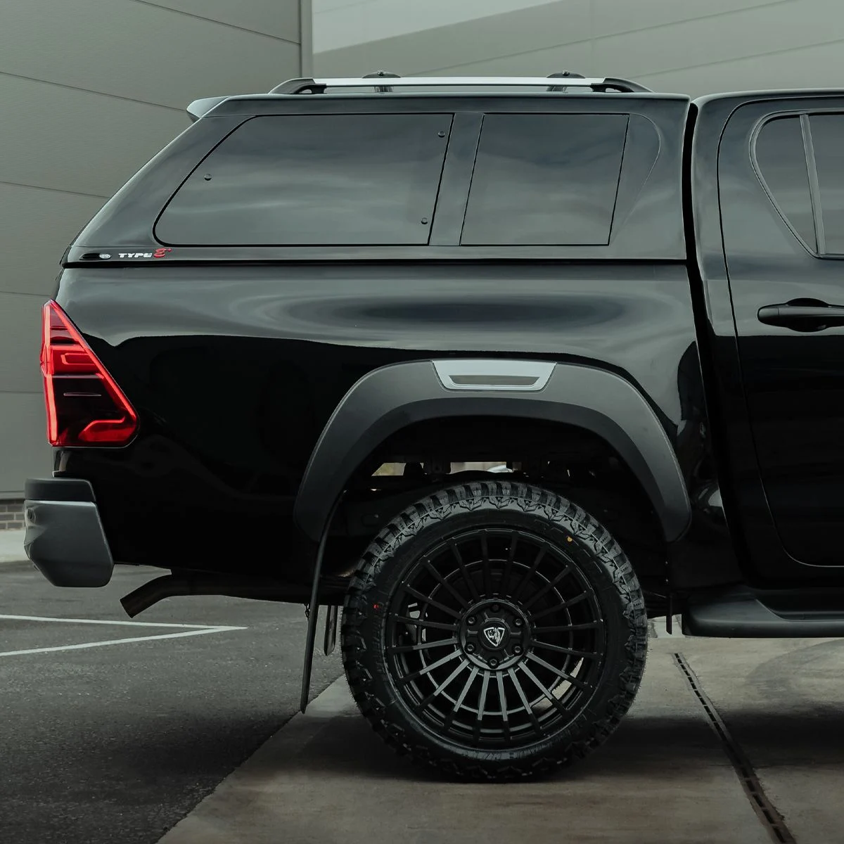 Lavakate Alpha Type-E Toyota Hilux 16- DC - Image 11